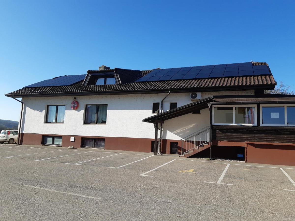 Salovci Gostisce Pri Rudiju酒店 外观 照片